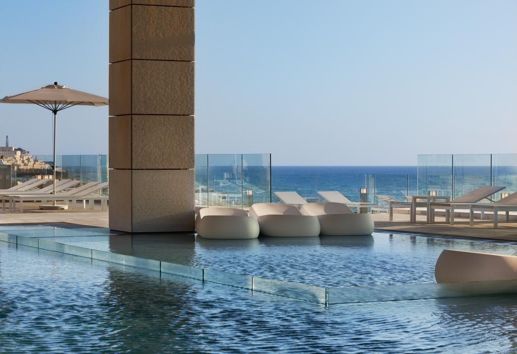 Royal Beach Hotel Tel Aviv By Isrotel Exclusive Екстериор снимка The pool at the hotel