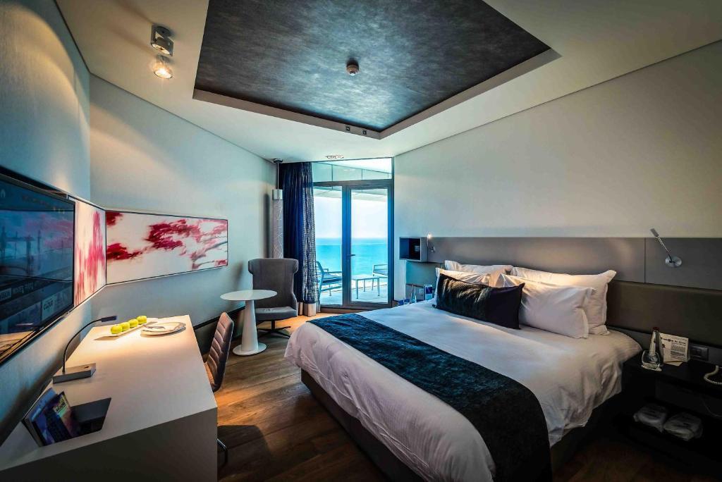 Royal Beach Hotel Tel Aviv By Isrotel Exclusive Стая снимка Deluxe room