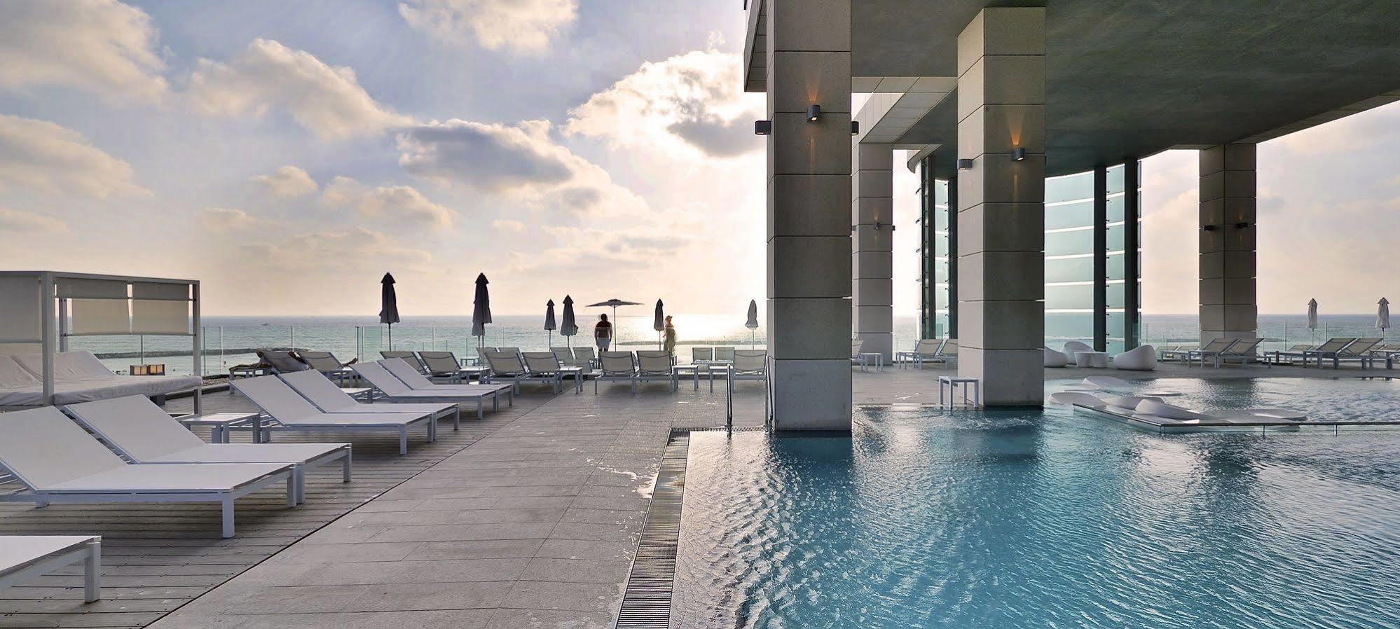 Royal Beach Hotel Tel Aviv By Isrotel Exclusive Екстериор снимка The swimming pool at the 39th floor