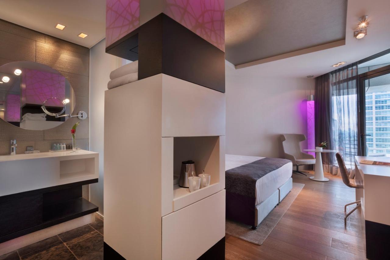 Royal Beach Hotel Tel Aviv By Isrotel Exclusive Екстериор снимка A room at the Hotel Hafen Hamburg