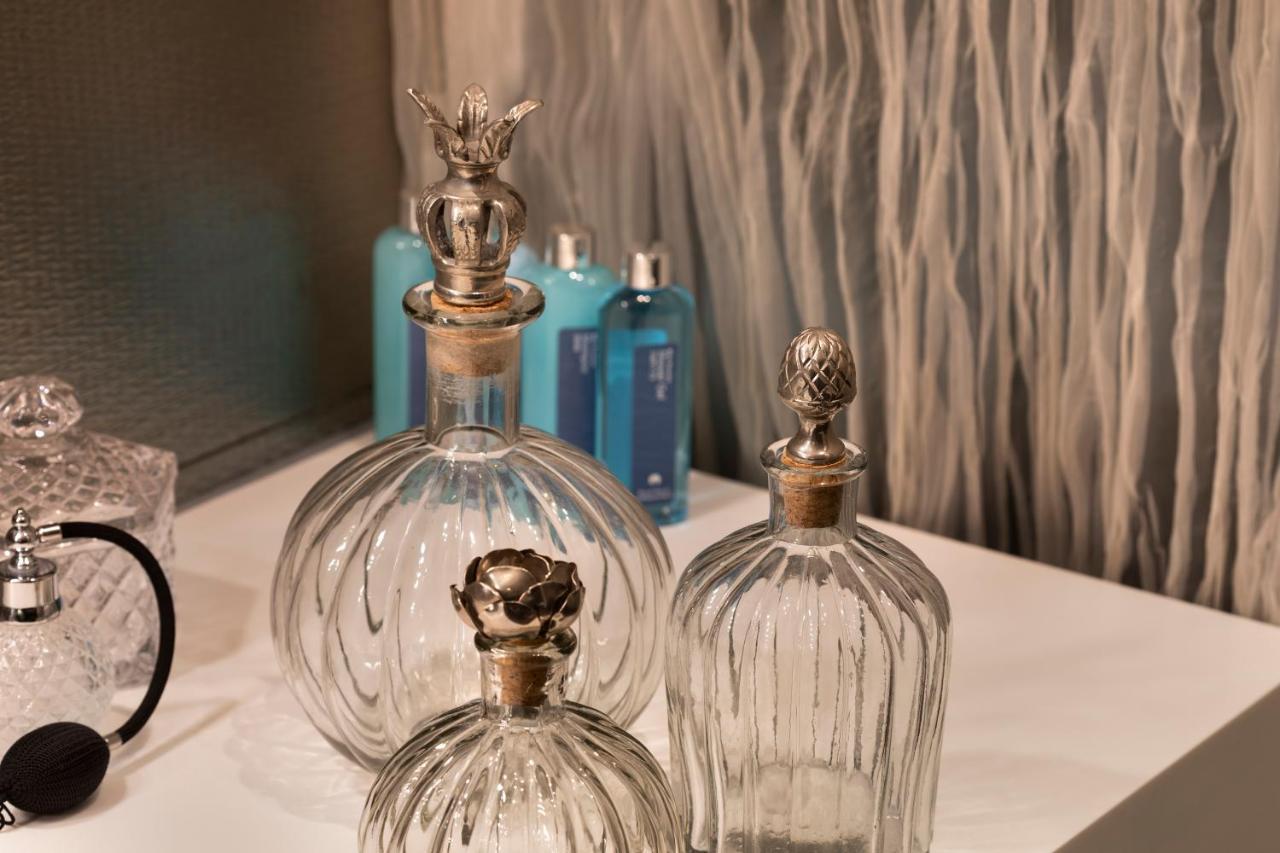 Royal Beach Hotel Tel Aviv By Isrotel Exclusive Екстериор снимка Perfume bottles