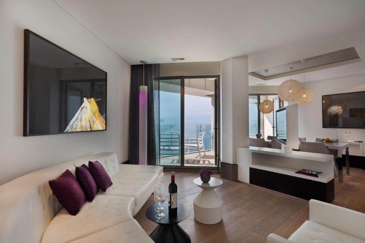 Royal Beach Hotel Tel Aviv By Isrotel Exclusive Екстериор снимка A living room in a modern apartment